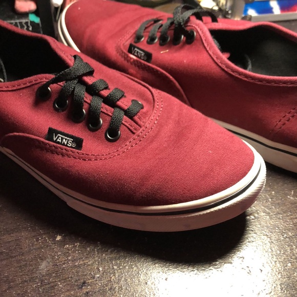 Maroon vans - Picture 4 of 5